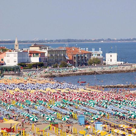 Ferrari Apartments Levante Caorle Esterno foto