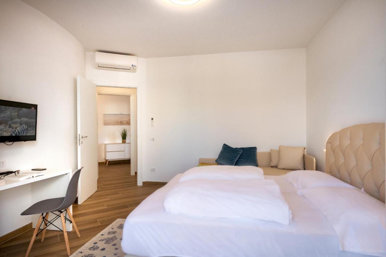 Ferrari Apartments Levante Caorle Esterno foto