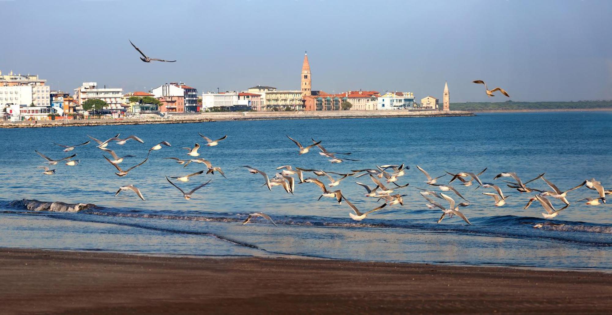 Ferrari Apartments Levante Caorle Esterno foto